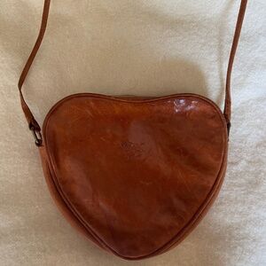 Il Bisonte Italian leather heart shaped purse